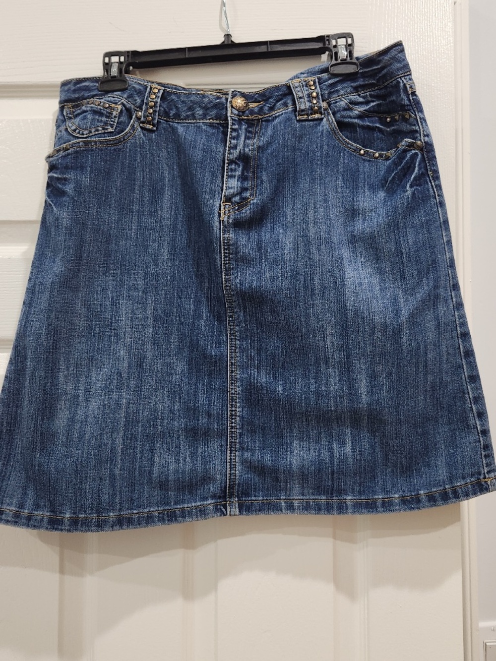 Christiana Zinn Medium Wash Jean / Denim Skirt Sz 12 Distressed Metal Studs